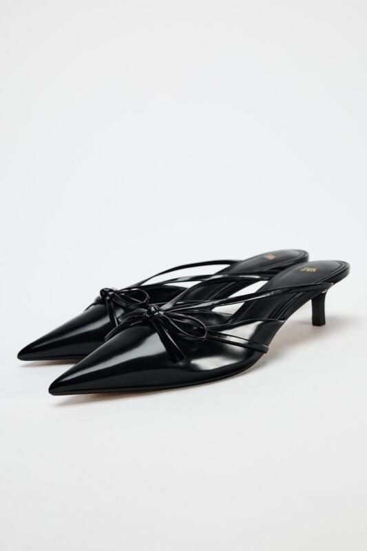 CHAUSSURES OUVERTES À L'ARRIÈRE À TALON FIN