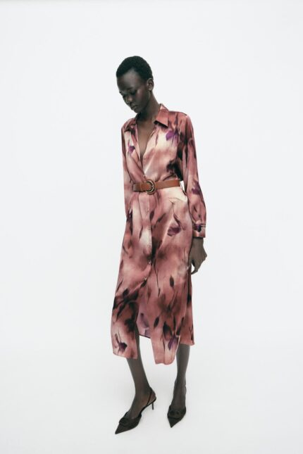 ROBE MI-LONGUE SATINÉE IMPRIMÉE AVEC CEINTURE