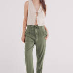 Pantalon plissé avec ceinture en lin