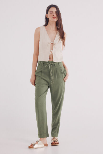 Pantalon plissé avec ceinture en lin