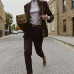 PANTALON À PINCES ET CEINTURE Marron foncé