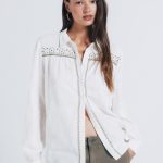 chemise à empiècement brodé