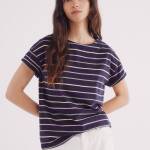 T-shirt rayé avec boutons sur l'épaule