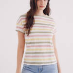 T-shirt rayé avec boutons sur l'épaule