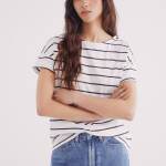 T-shirt rayé avec boutons sur l'épaule